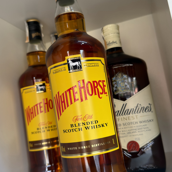 1L DE WHISKY CAVALO BRANCO 1.00